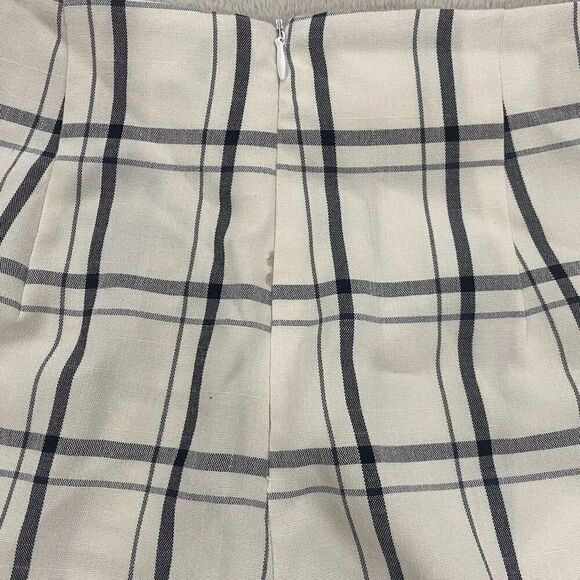 PrettyLittleThing White Grid Shorts Size 4 - Picture 4 of 6